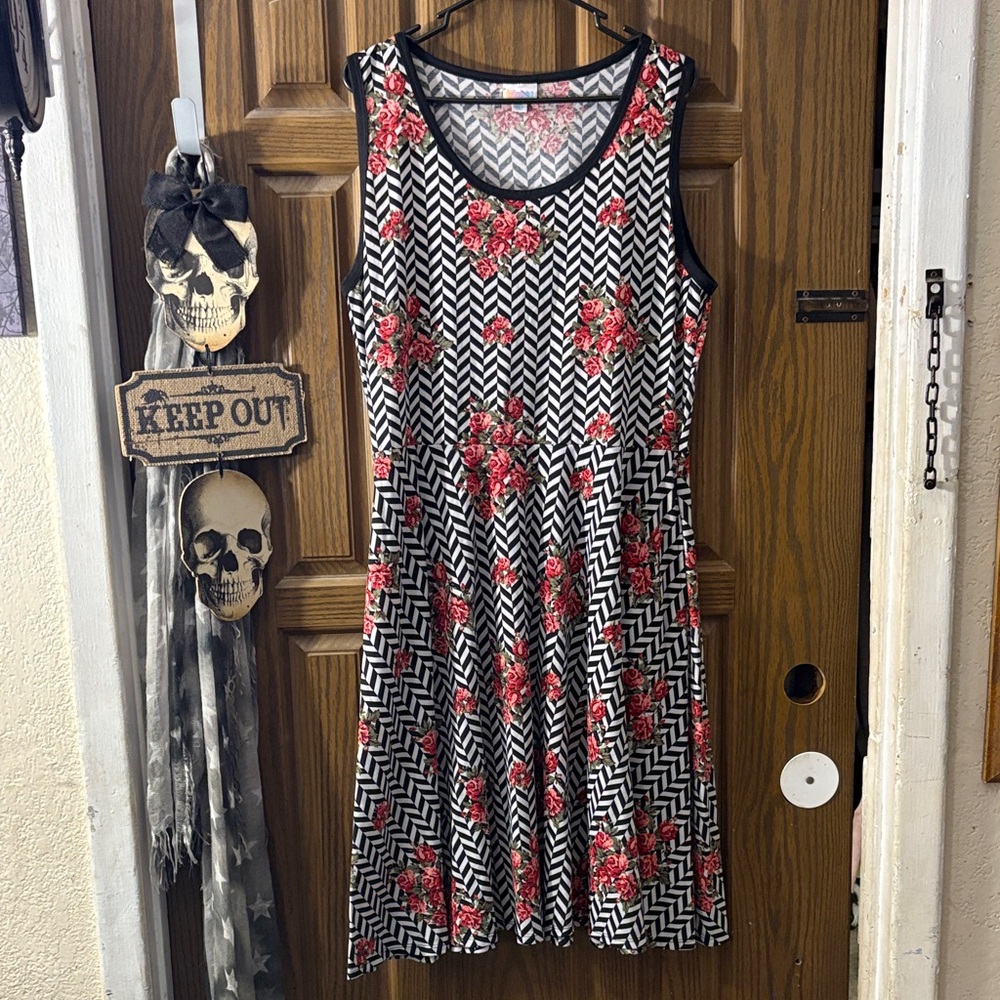 NWOT❗️LuLaRoe Black and White Chevron Dress with Red Rose Design